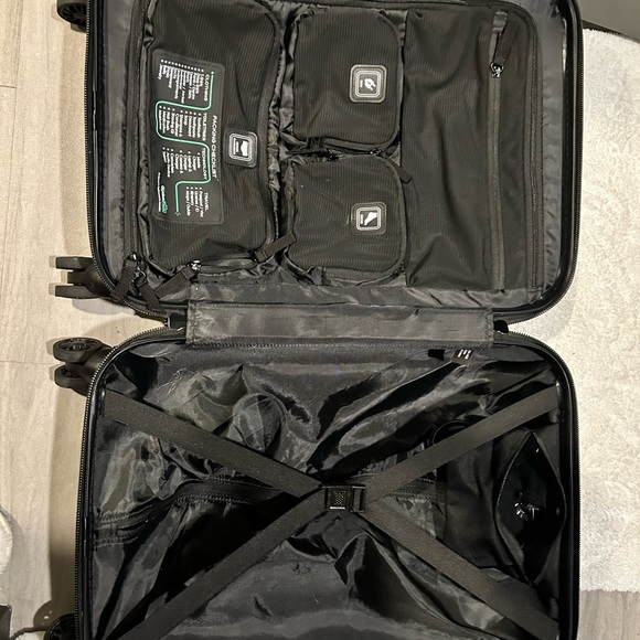 Genius pack hunter green carry on - Picture 7 of 8